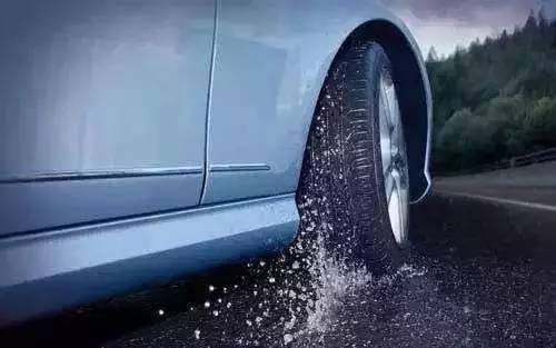 雨天开车请慢行,行车安全请注意|德国机油加盟
